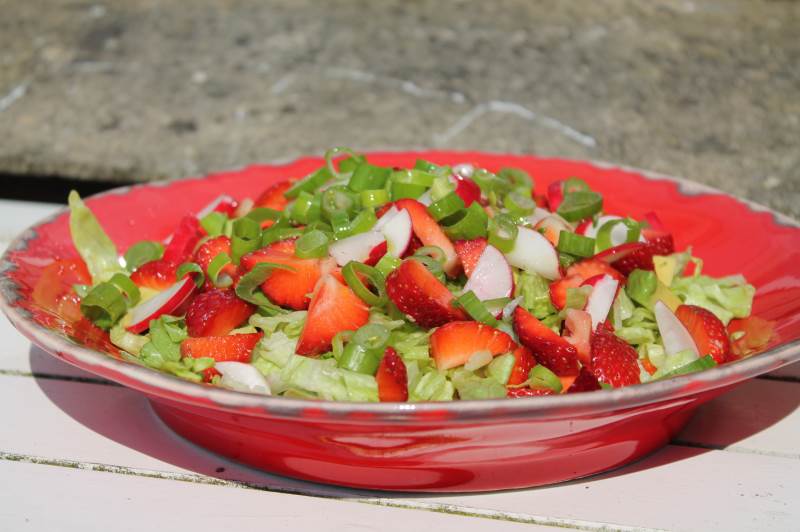 Salat med jordbær